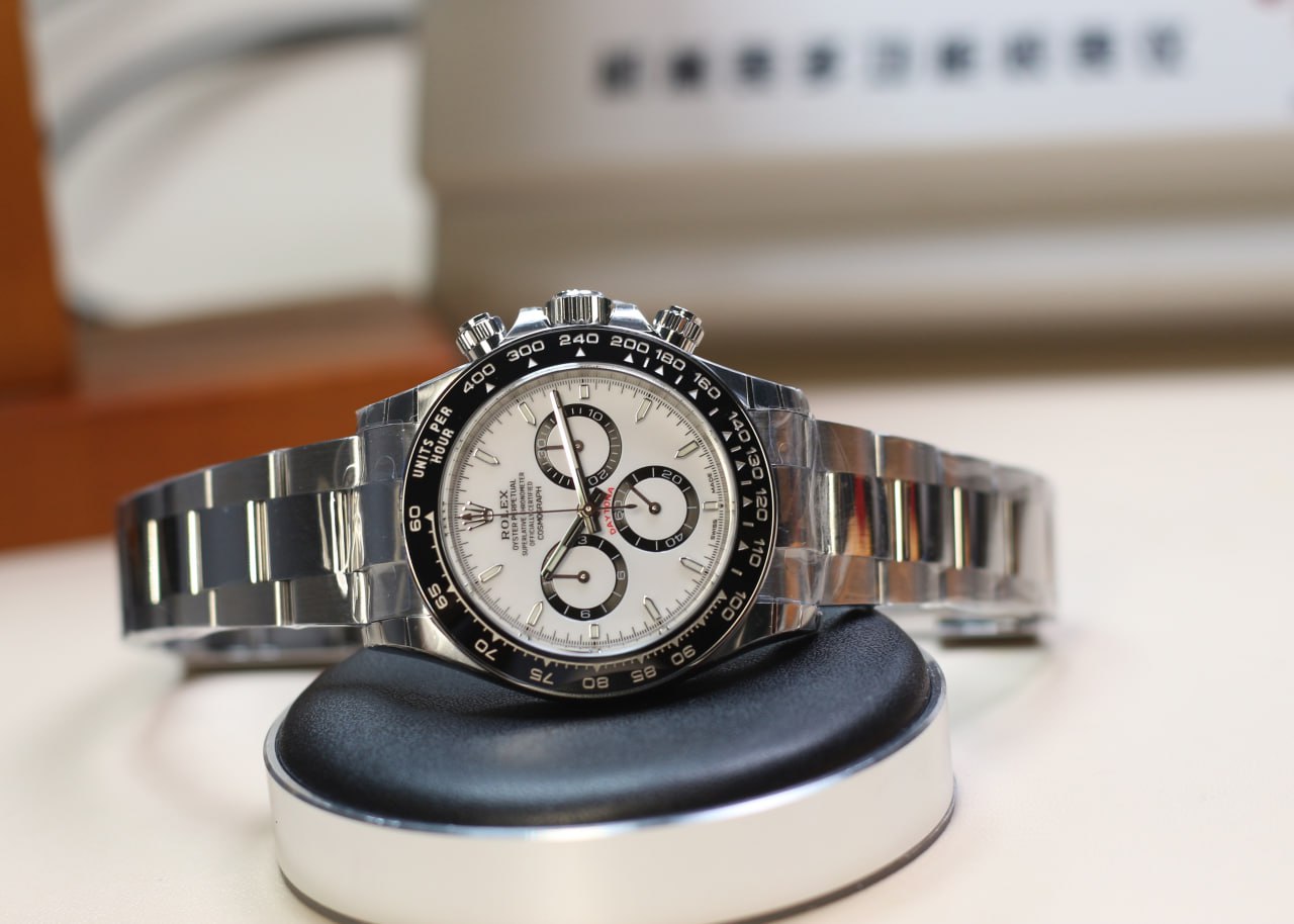 Rolex Cosmograph Daytona (126500LN) – White Dial