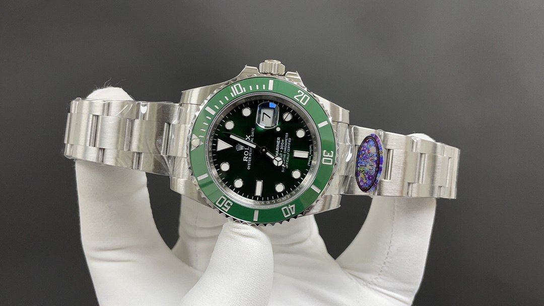 Rolex Submariner Date Hulk (Green) (126610LV) Hulk