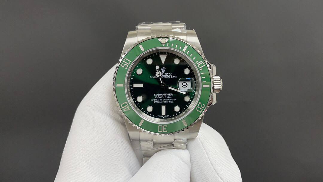 Rolex Submariner Date Hulk (Green) (126610LV) Hulk